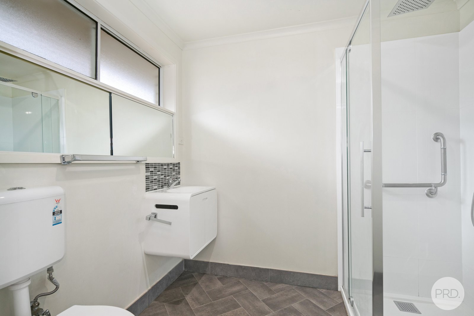 4/4 Warratta Avenue DELACOMBE 6