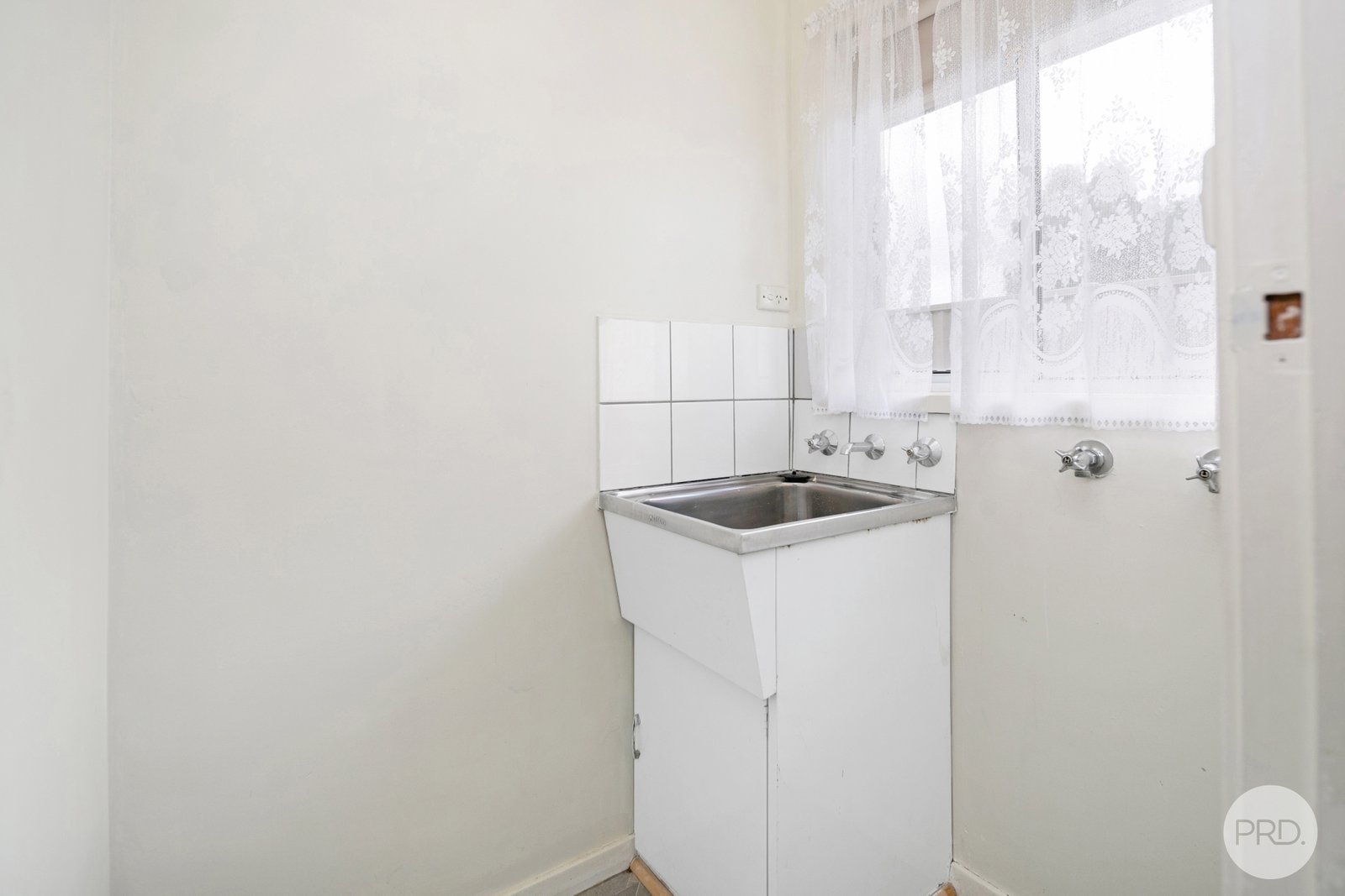 4/4 Warratta Avenue DELACOMBE 8