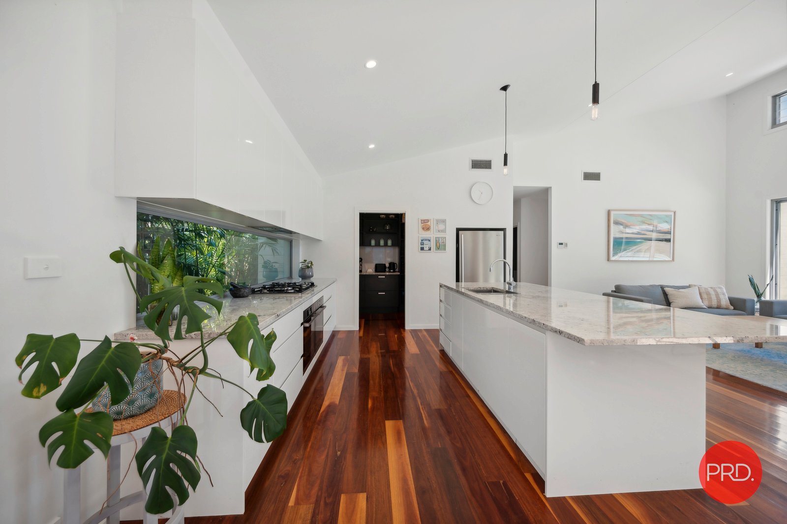 44 Watergum Close SAPPHIRE BEACH 6