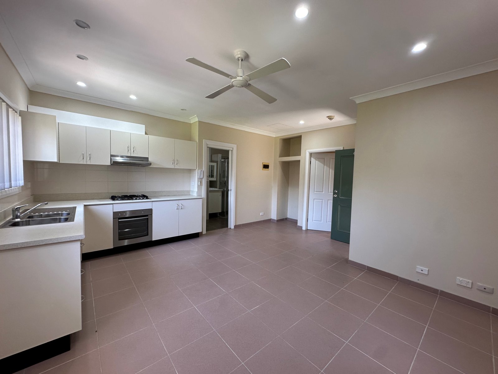 4/40 Dennis Street LAKEMBA 3