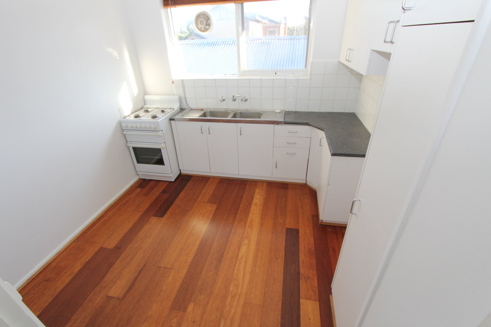 Real Estate and Property in 4/40 Rothesay Avenue, Elwood, VIC