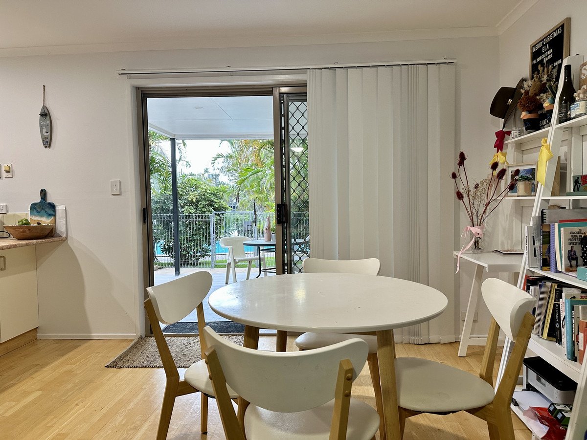 4/40 Sunbird Street Burleigh Waters 2