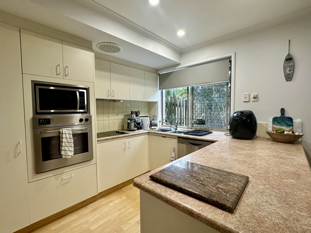 4/40 Sunbird Street Burleigh Waters 3