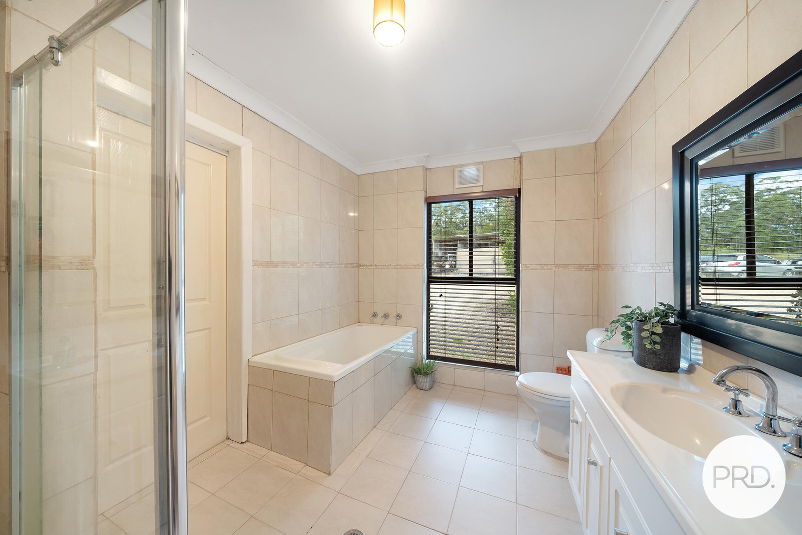 4400 Pacific Highway ROSSGLEN 13