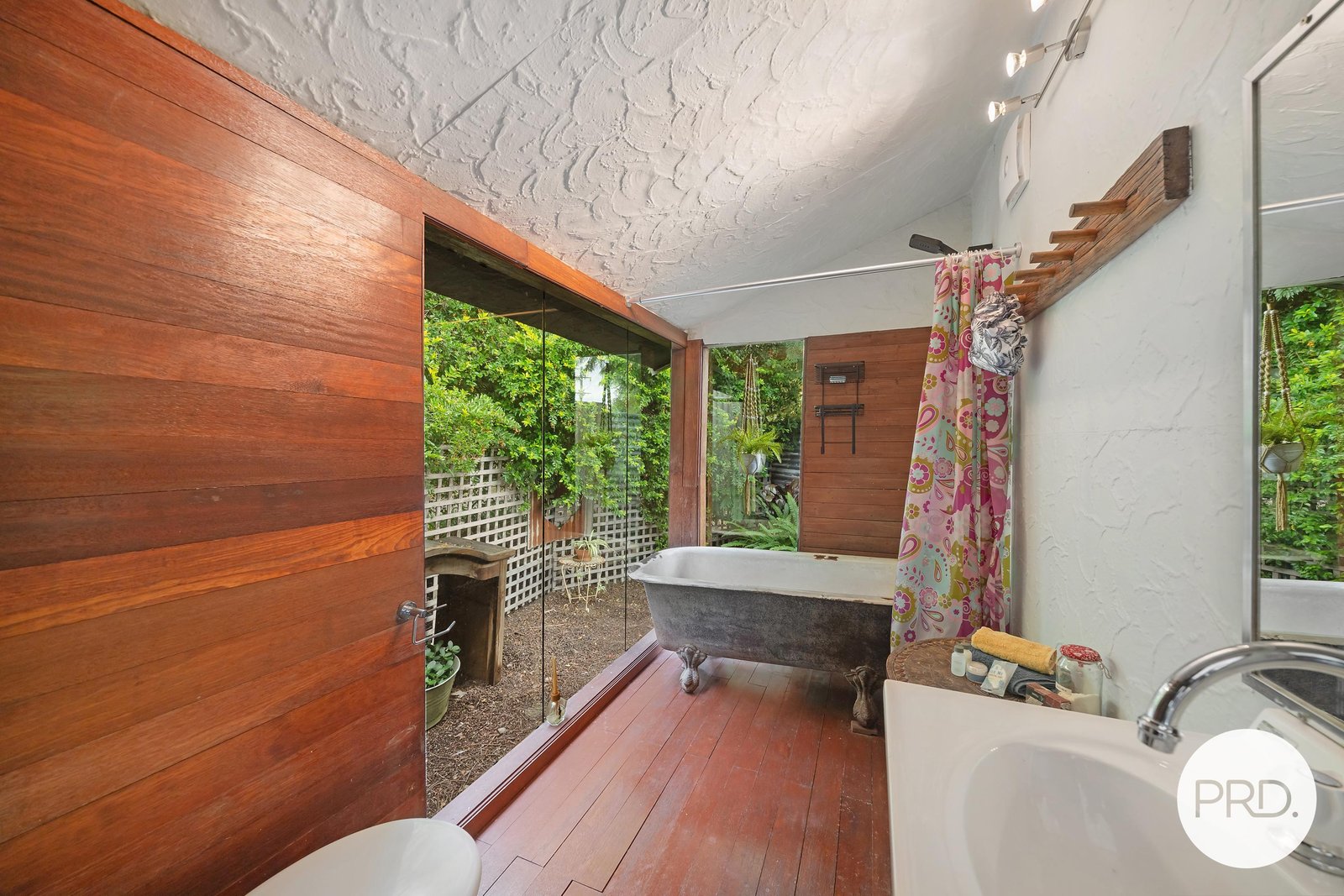 4400 Pacific Highway ROSSGLEN 21