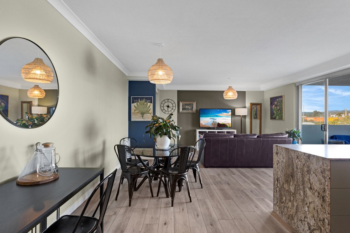 4405/12 Executive Drive Burleigh Waters 1