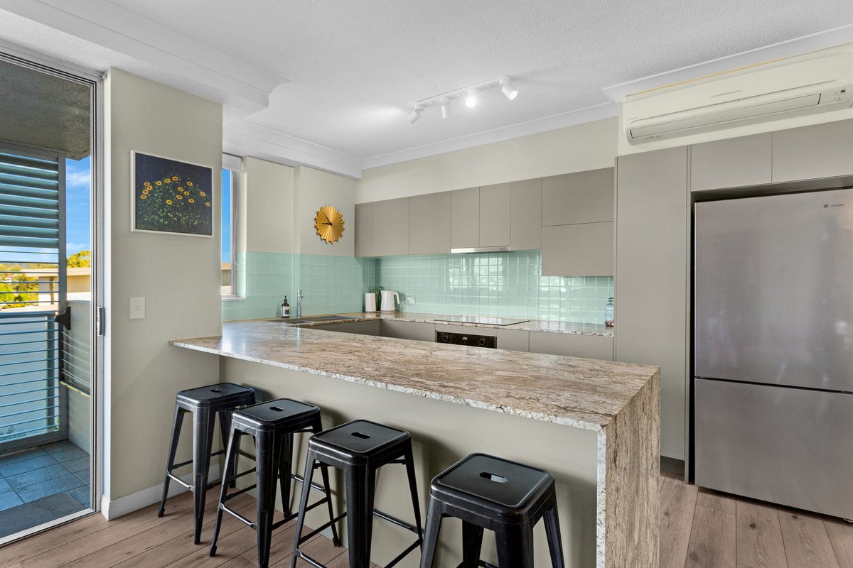 4405/12 Executive Drive Burleigh Waters 2