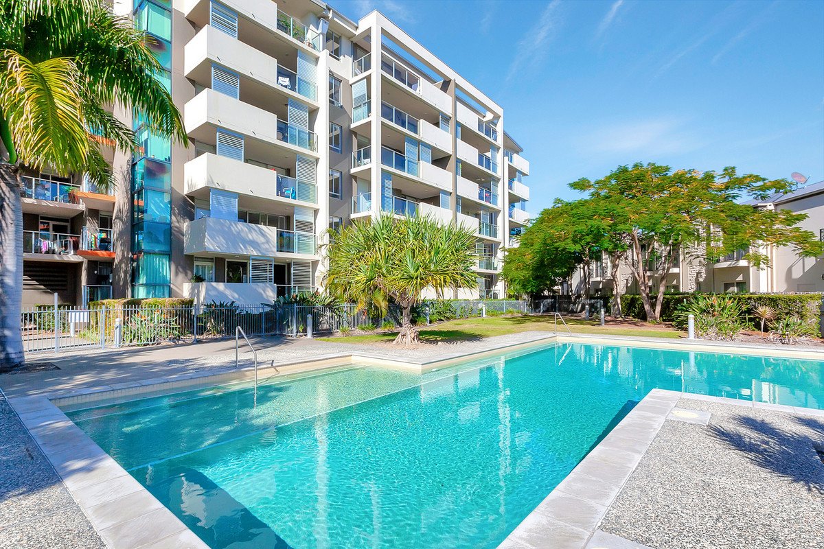 4405/12 Executive Drive Burleigh Waters 4