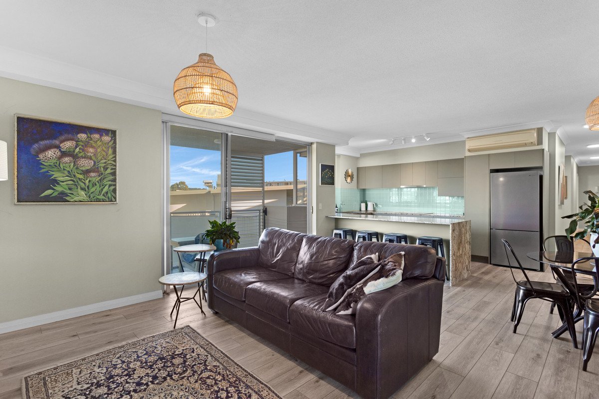 4405/12 Executive Drive Burleigh Waters 5