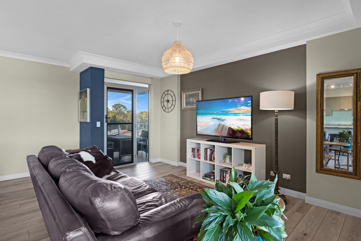 4405/12 Executive Drive Burleigh Waters 6