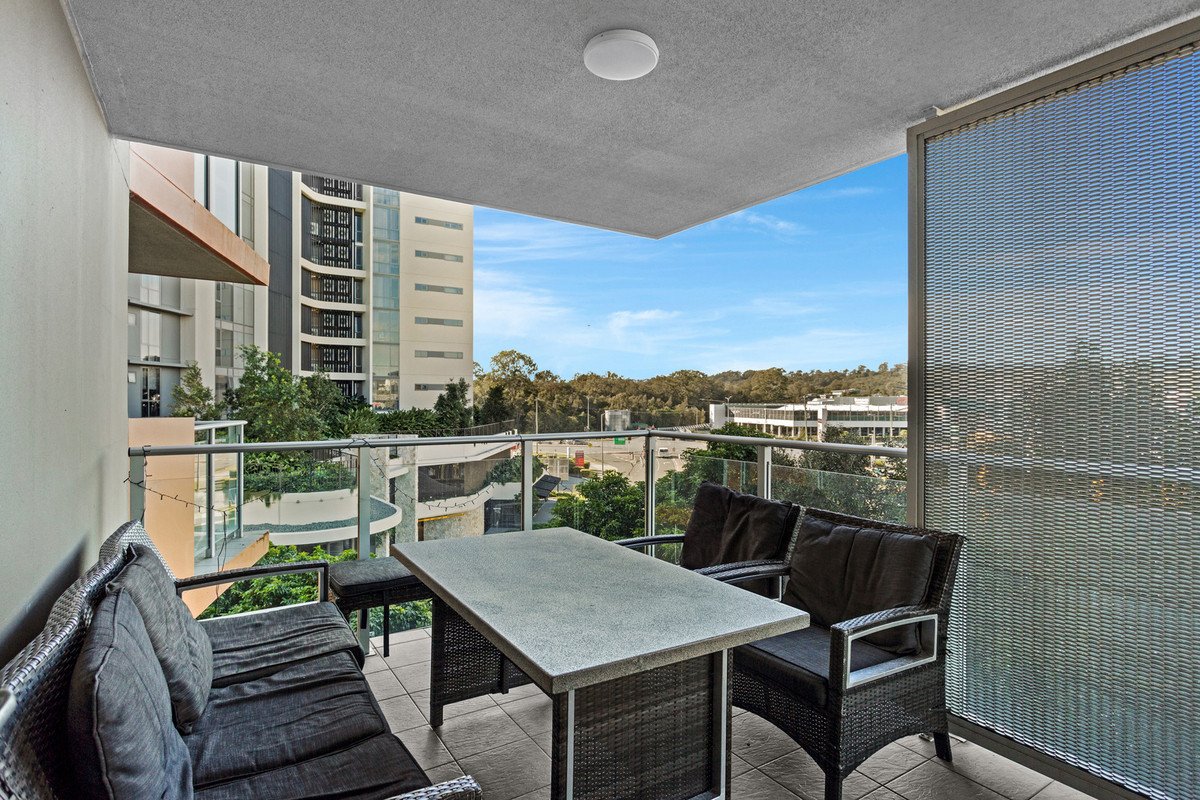 4405/12 Executive Drive Burleigh Waters 7