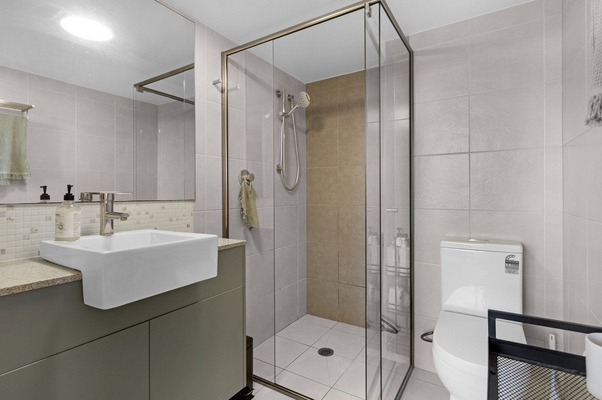 4405/12 Executive Drive Burleigh Waters 9