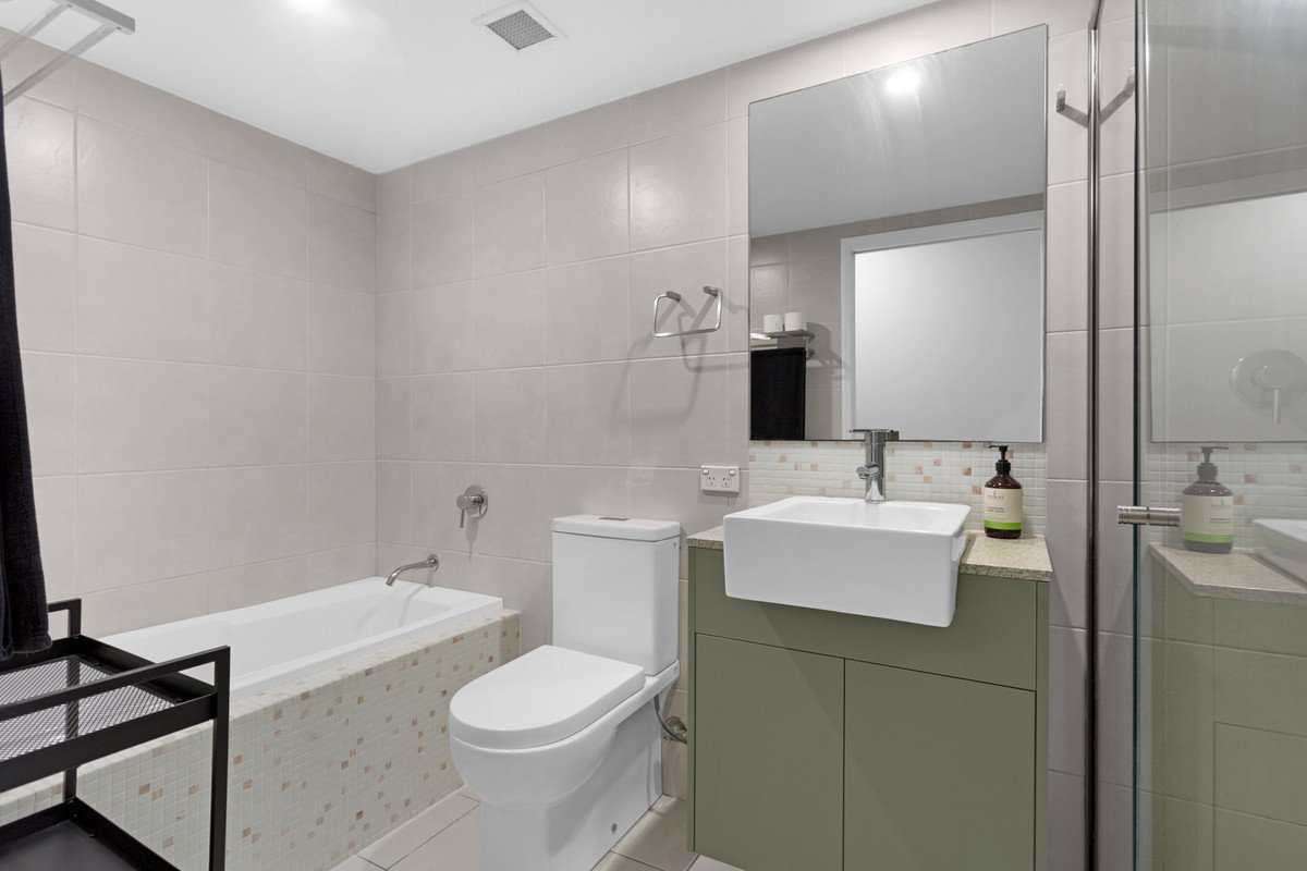 4405/12 Executive Drive Burleigh Waters 11