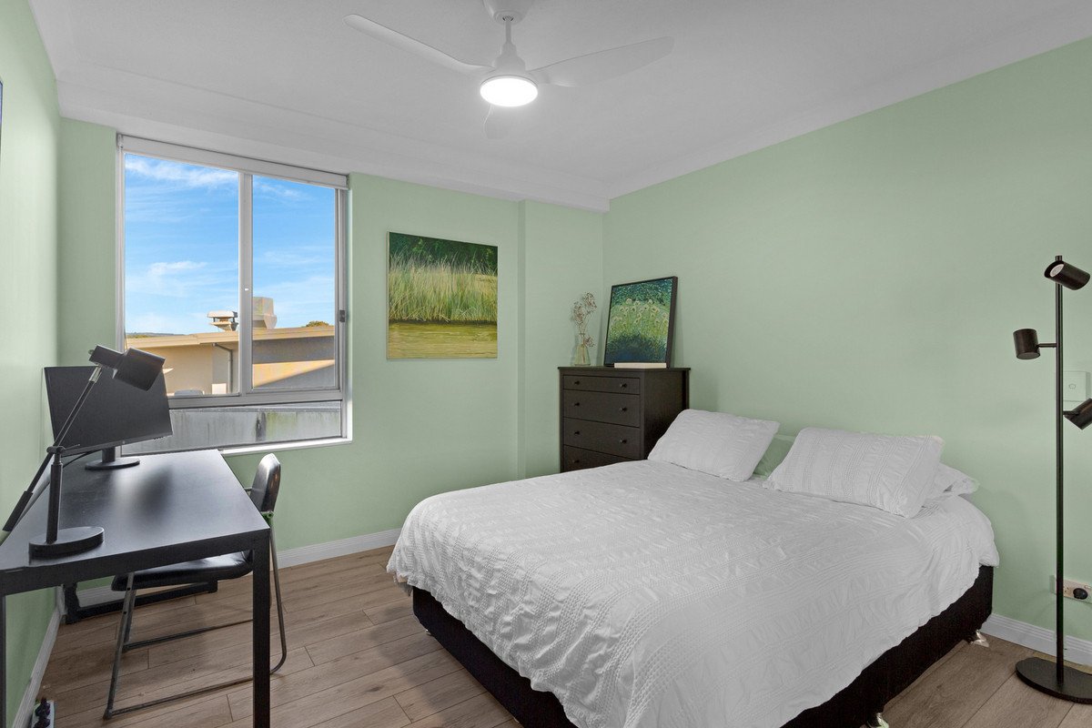 4405/12 Executive Drive Burleigh Waters 12
