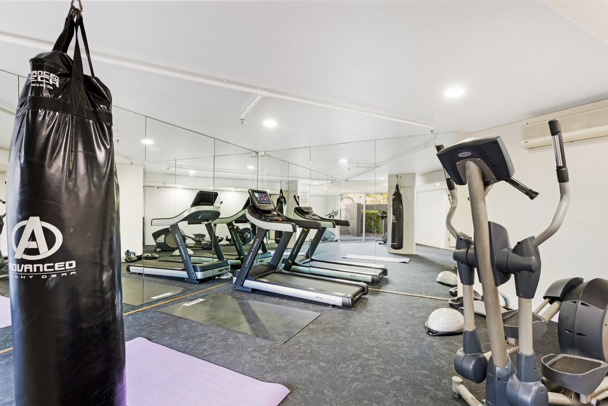 4405/12 Executive Drive Burleigh Waters 17