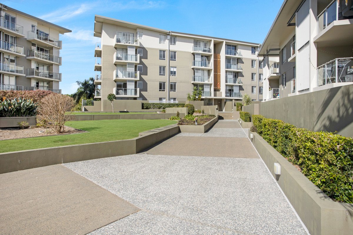 4405/12 Executive Drive Burleigh Waters 18