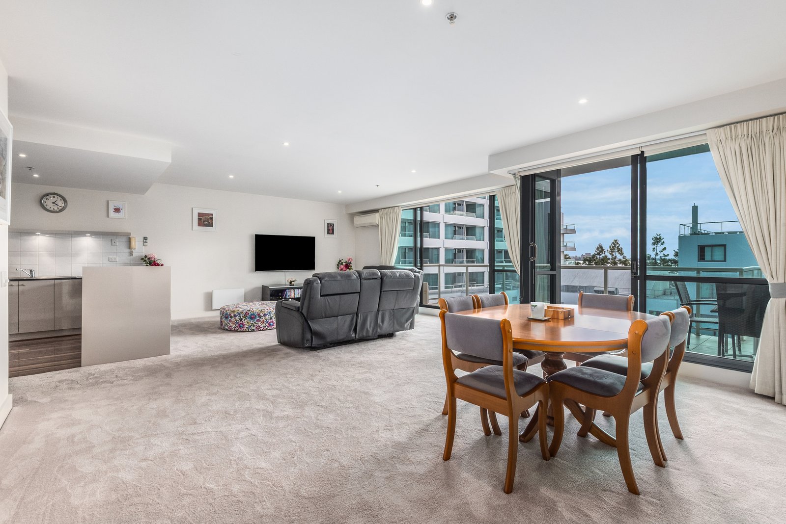 Gallery: 4408/4 Yarra Street