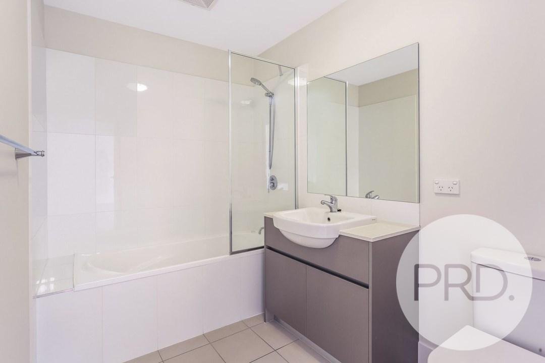 4/410 Zillmere Road (Meet On Seeney Street)  ZILLMERE 8