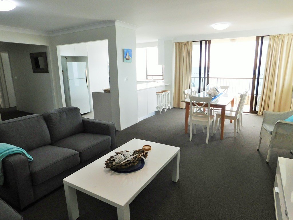 44/114 The Esplanade "Southern Cross"  BURLEIGH HEADS 2