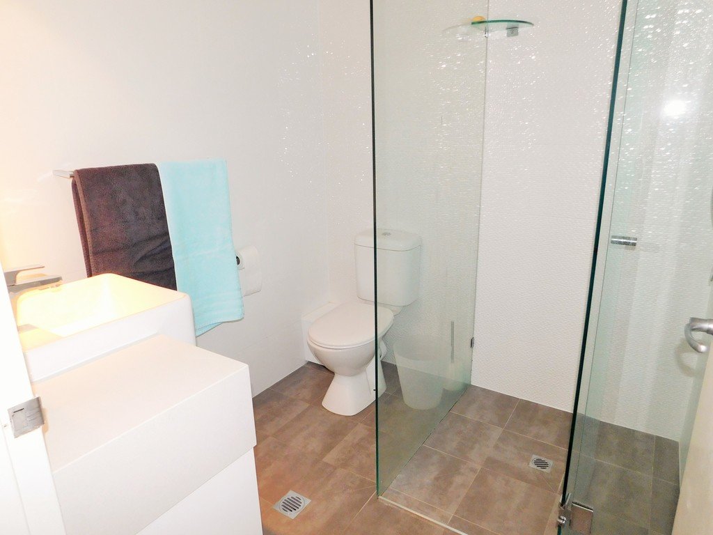 44/114 The Esplanade "Southern Cross"  BURLEIGH HEADS 7