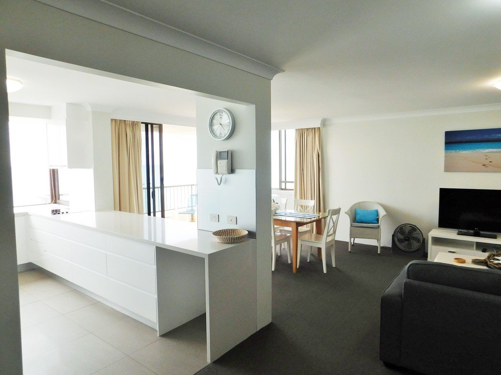 44/114 The Esplanade "Southern Cross"  BURLEIGH HEADS 9