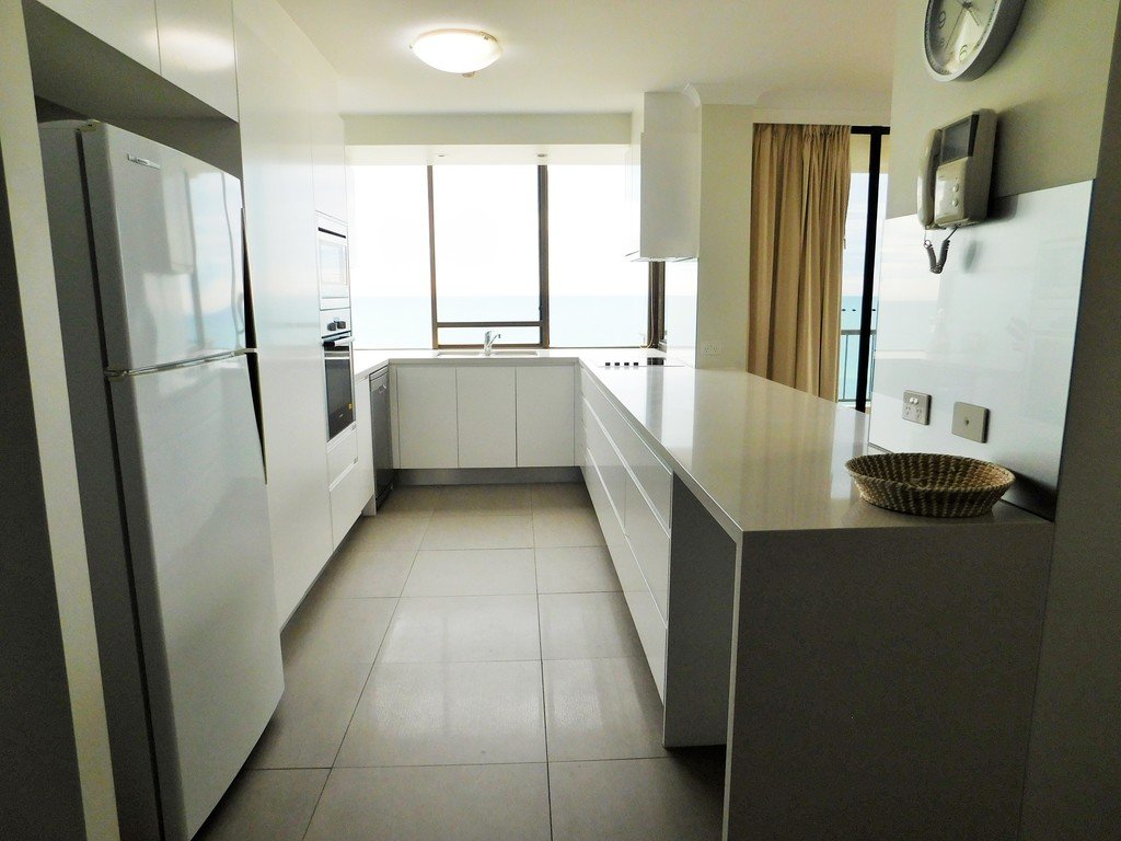 44/114 The Esplanade "Southern Cross"  BURLEIGH HEADS 10