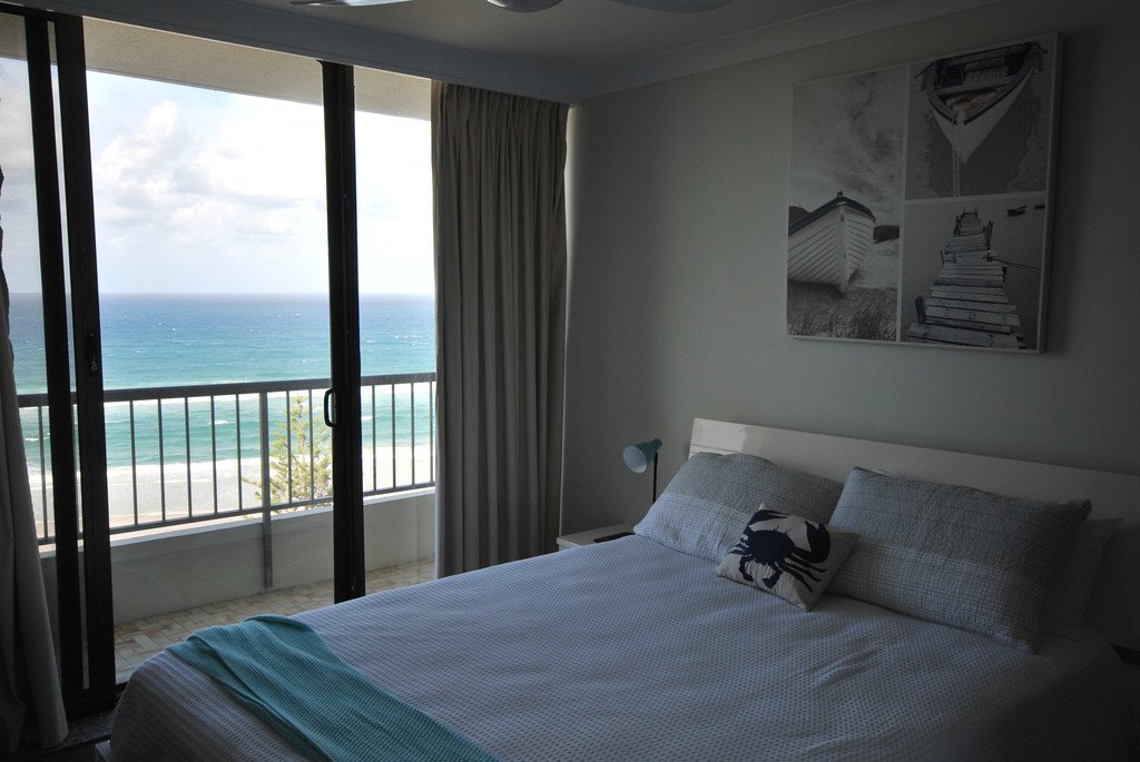 44/114 The Esplanade "Southern Cross" BURLEIGH HEADS 10