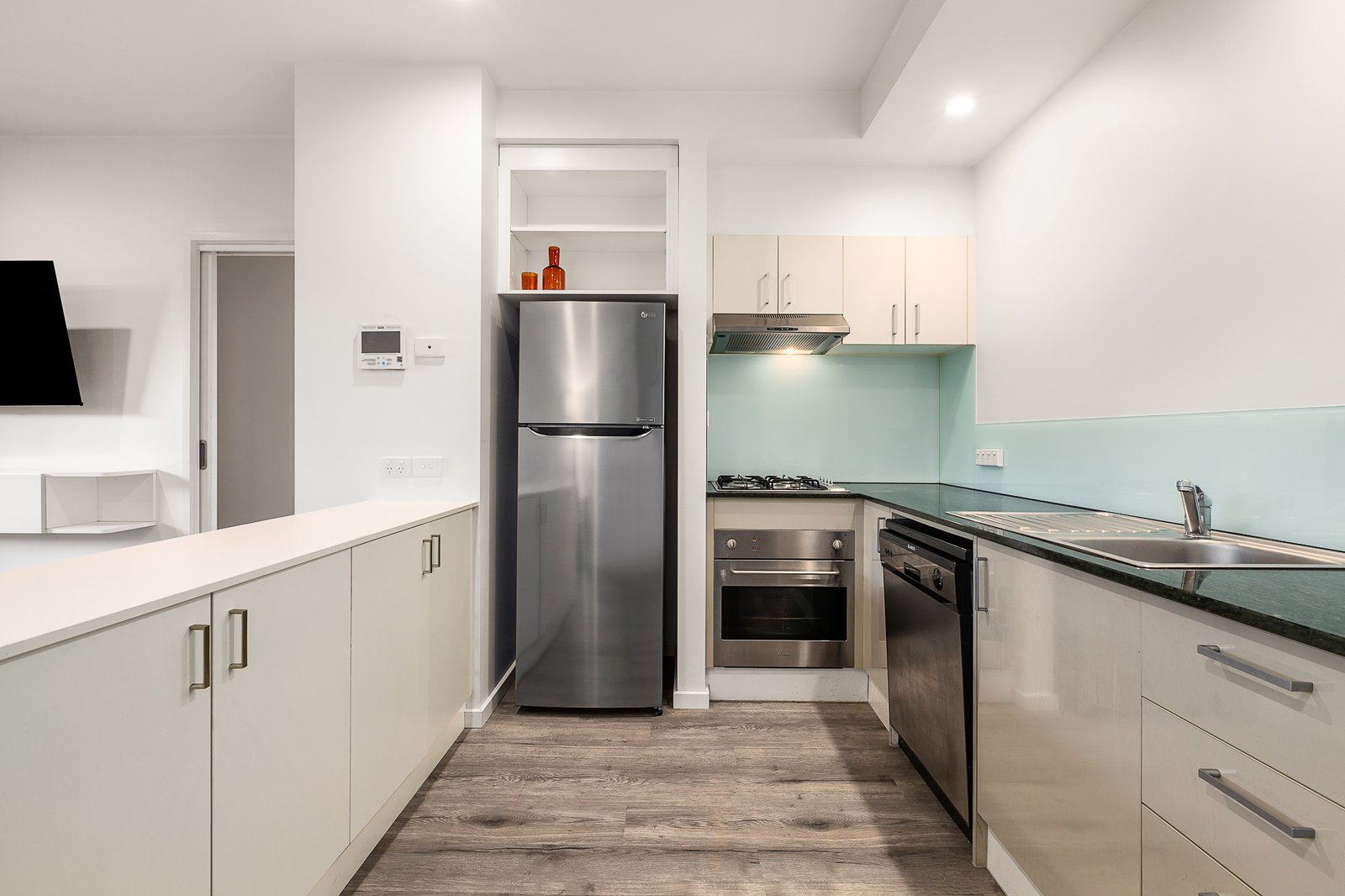 Gallery: 44/174 Esplanade East