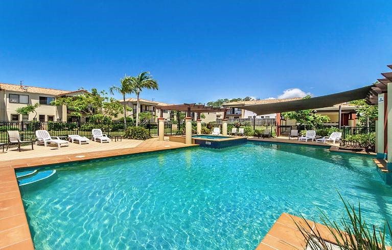 44/302 Christine Avenue VARSITY LAKES 12