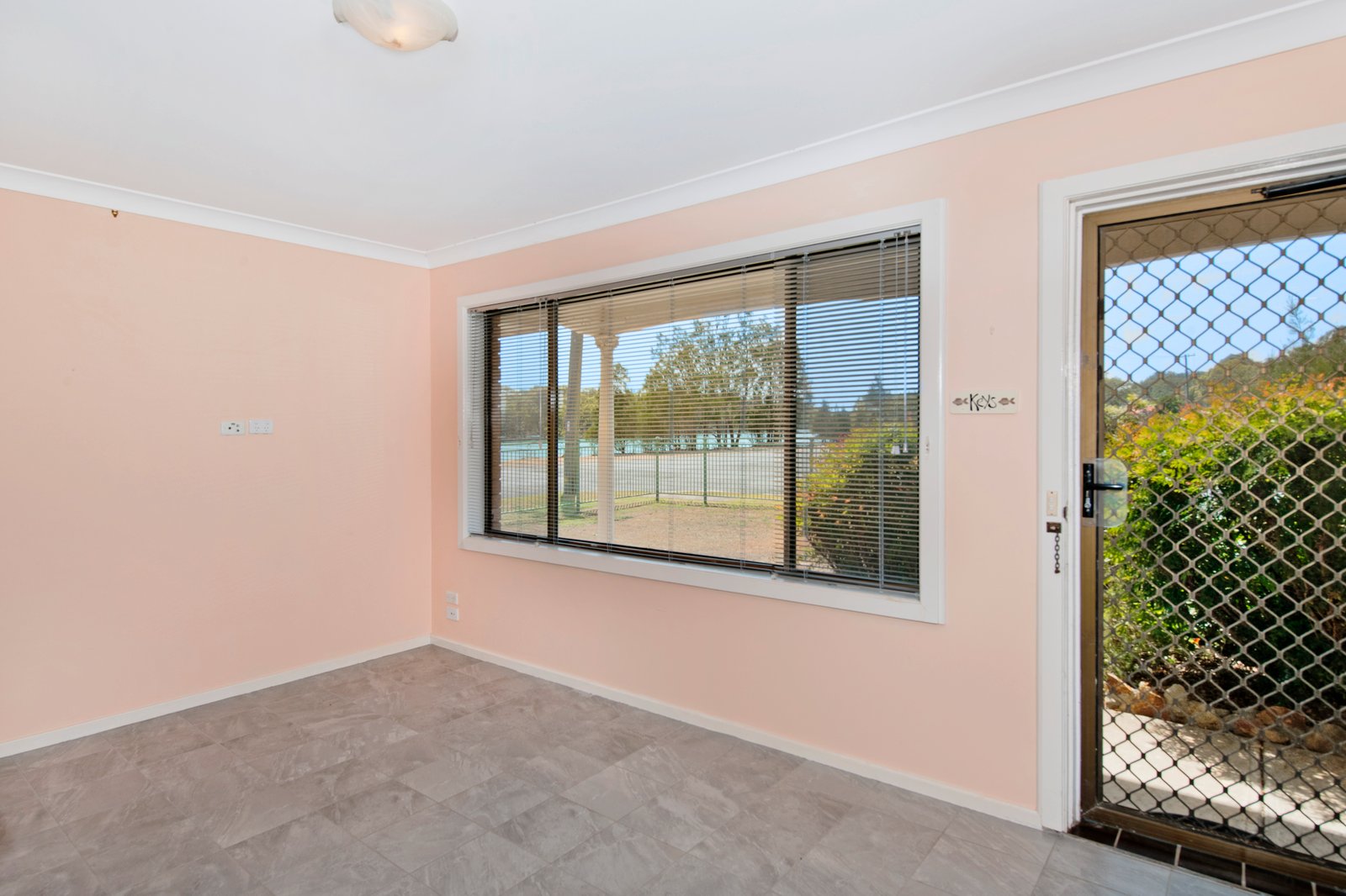 4/44 Camden Head Road DUNBOGAN 4