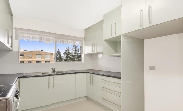4/44 The Esplanade BURLEIGH HEADS 4