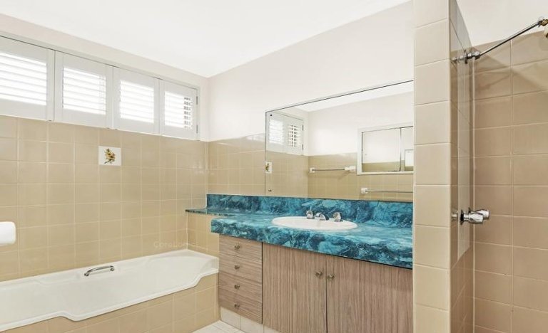 4/44 The Esplanade BURLEIGH HEADS 2