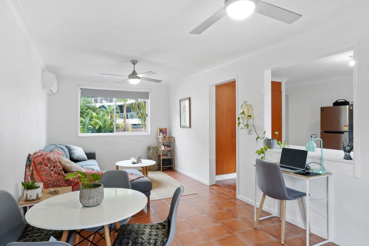 4/45 Britannia Avenue Broadbeach 3