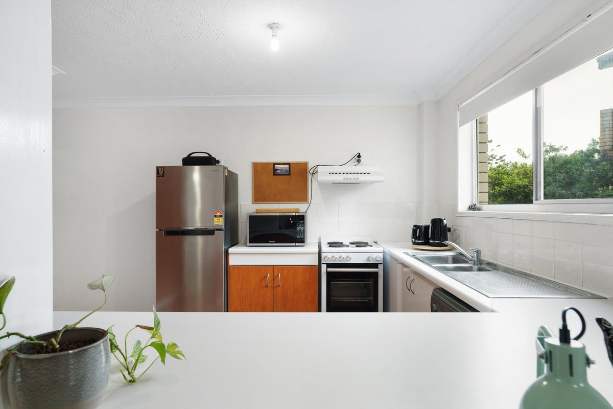 4/45 Britannia Avenue Broadbeach 5