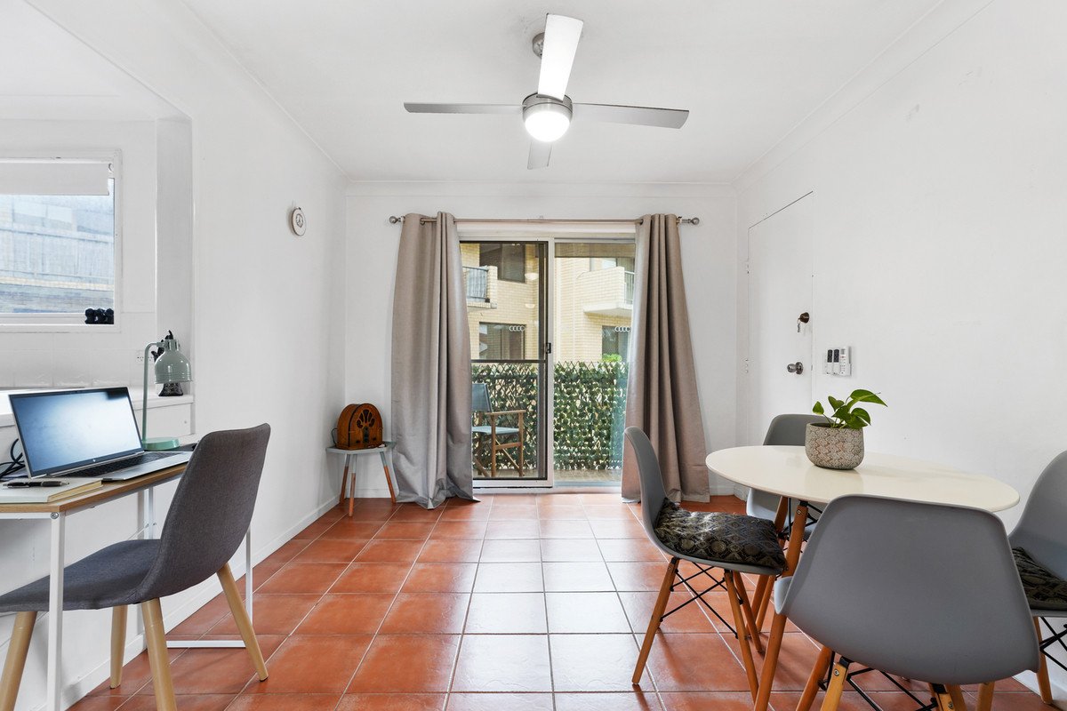 4/45 Britannia Avenue Broadbeach 6