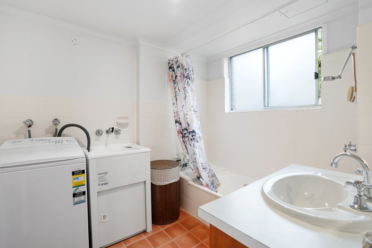 4/45 Britannia Avenue Broadbeach 9