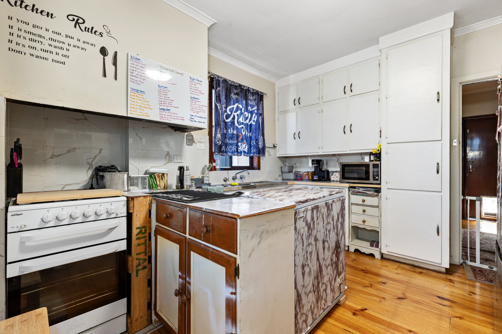 Gallery: 445 Gillies Street North