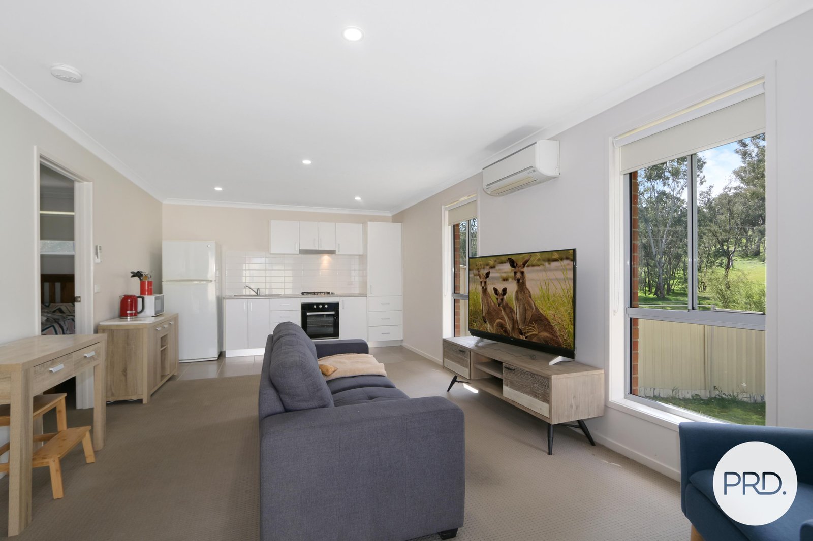 44B Royce Crescent LAVINGTON 3