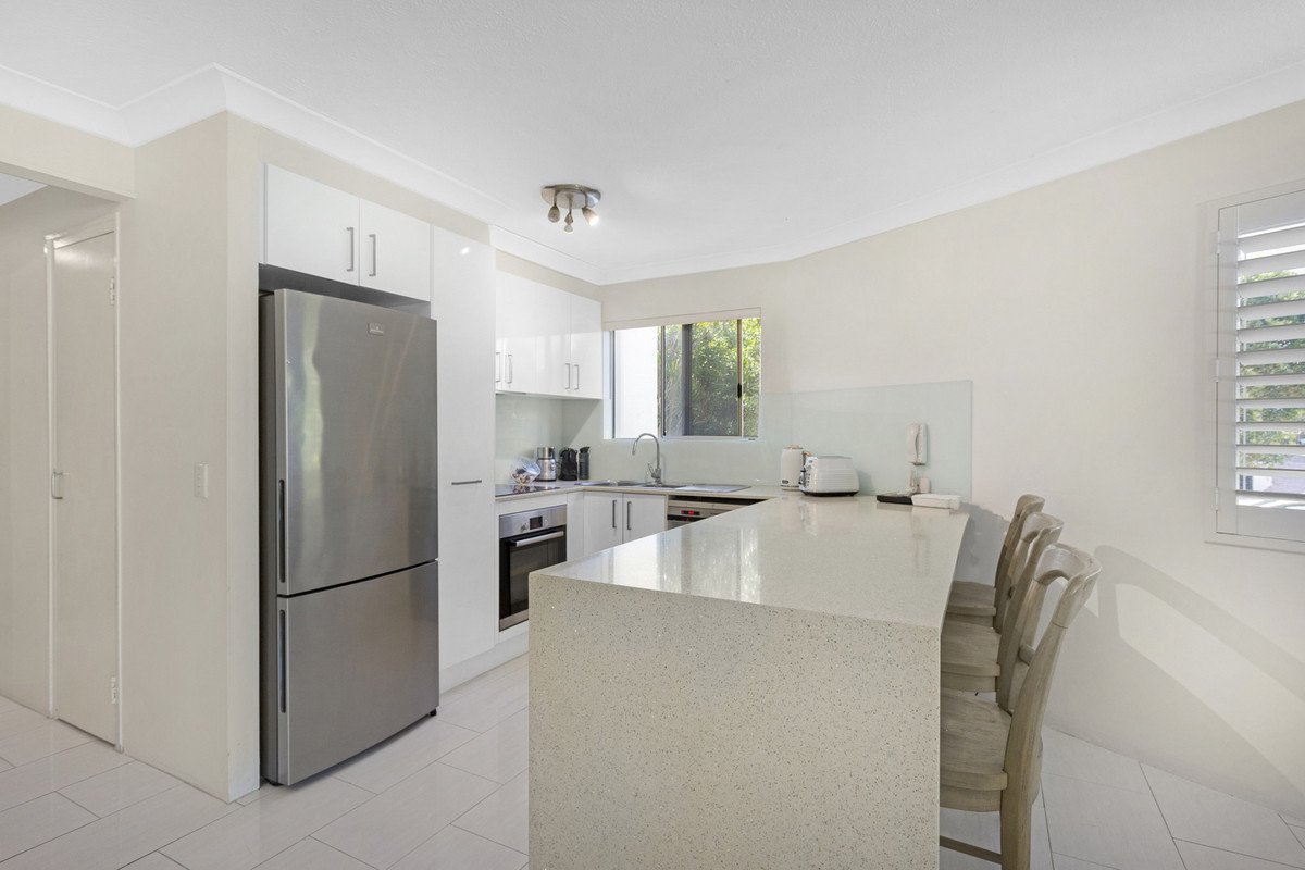 4/5 Australia Avenue BROADBEACH 2
