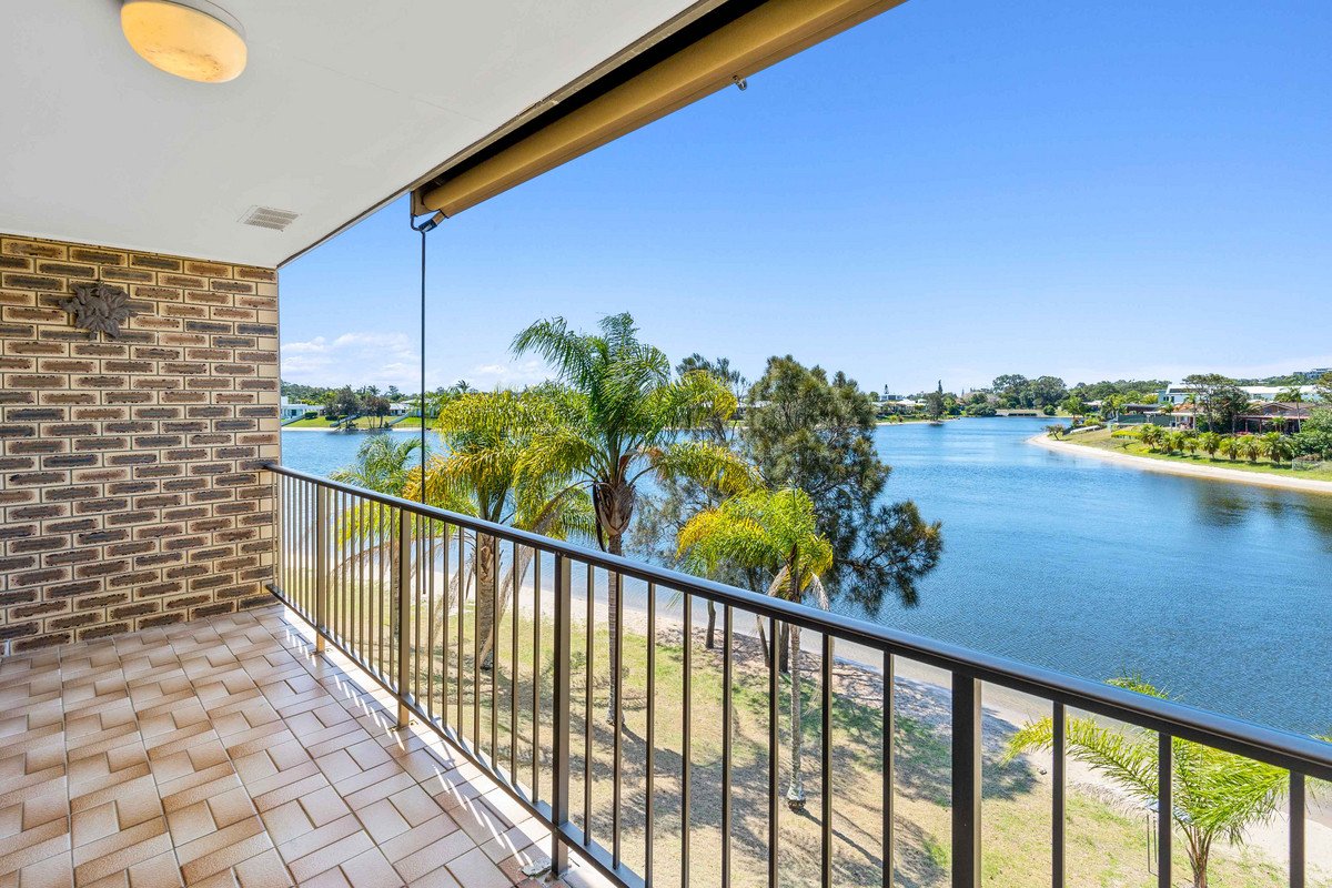 4/5 Barbet Place Burleigh Waters 2