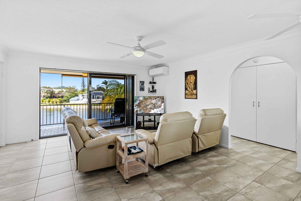 4/5 Barbet Place Burleigh Waters 3