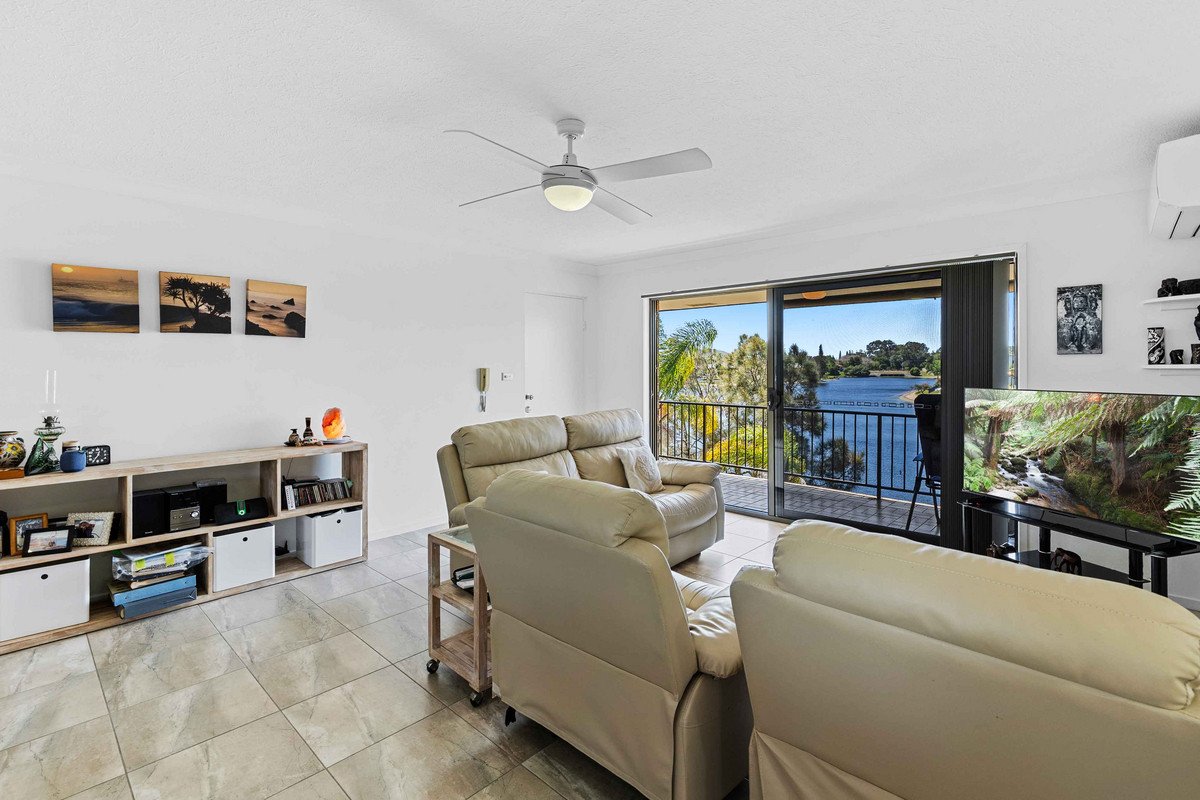 4/5 Barbet Place Burleigh Waters 4