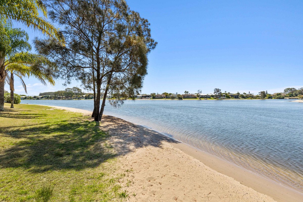 4/5 Barbet Place Burleigh Waters 11