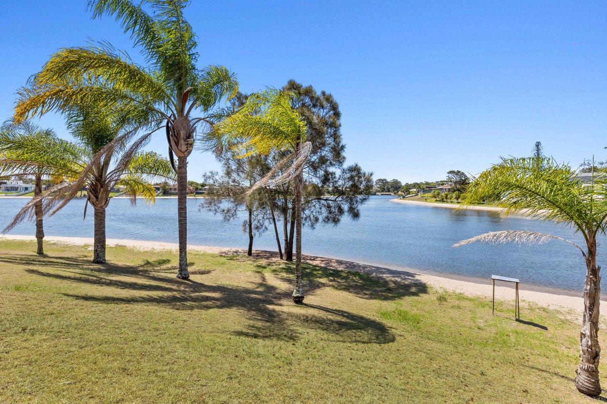 4/5 Barbet Place Burleigh Waters 12