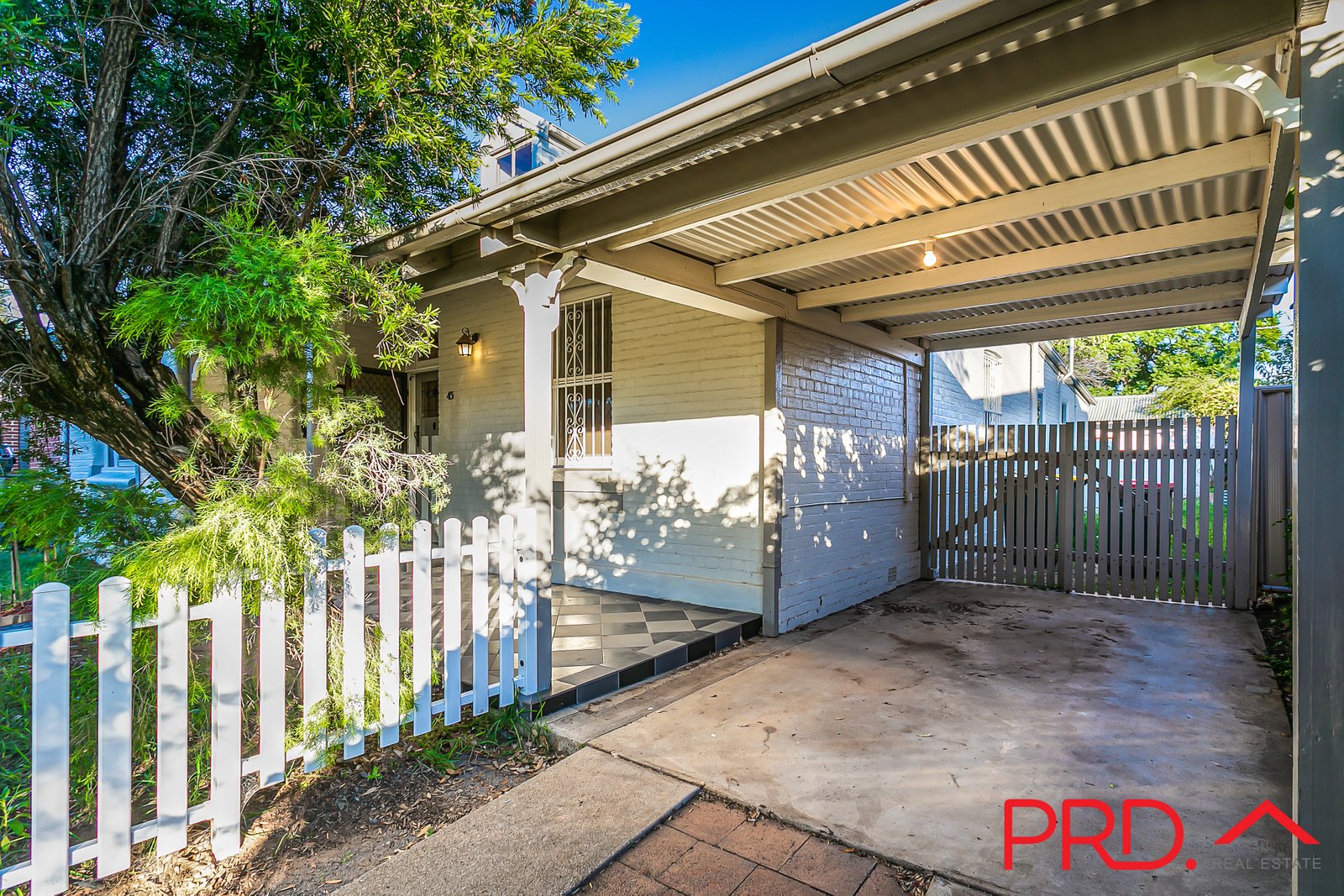 45 Bourke Street TAMWORTH 8