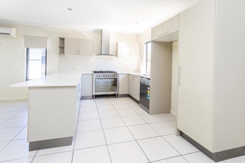 45 Eshelby Drive CANNONVALE 5