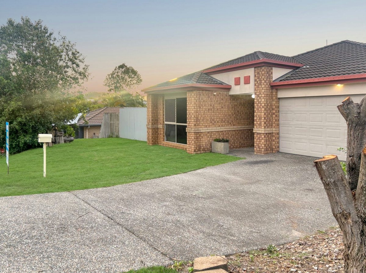 45 Feathertop Crescent Pacific Pines 2