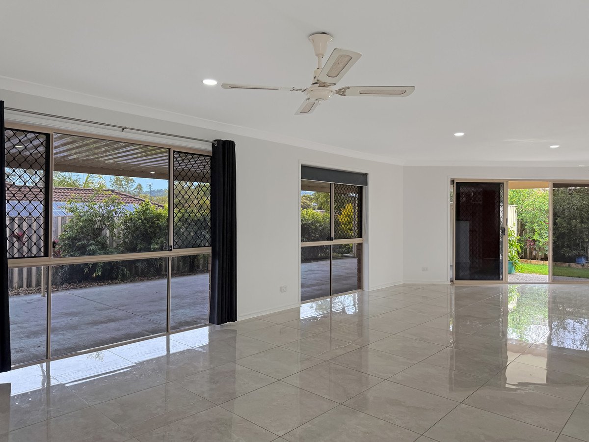 45 Feathertop Crescent Pacific Pines 3