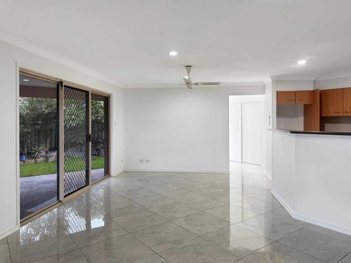 45 Feathertop Crescent Pacific Pines 4