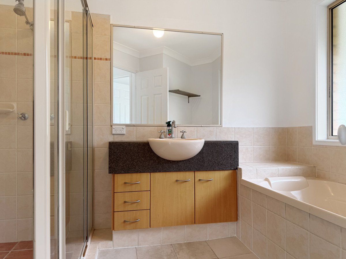 45 Feathertop Crescent Pacific Pines 11